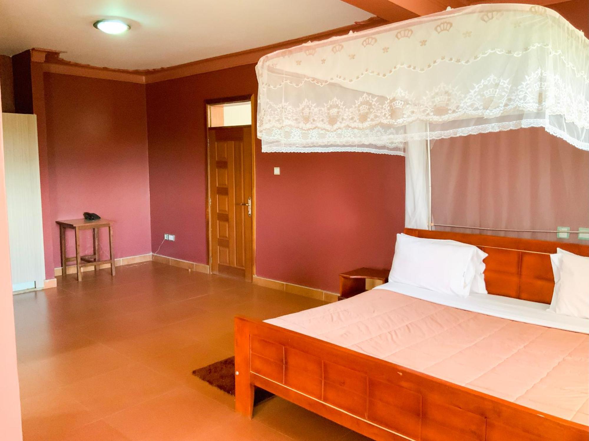 Hendo Hotel Entebbe Exterior photo