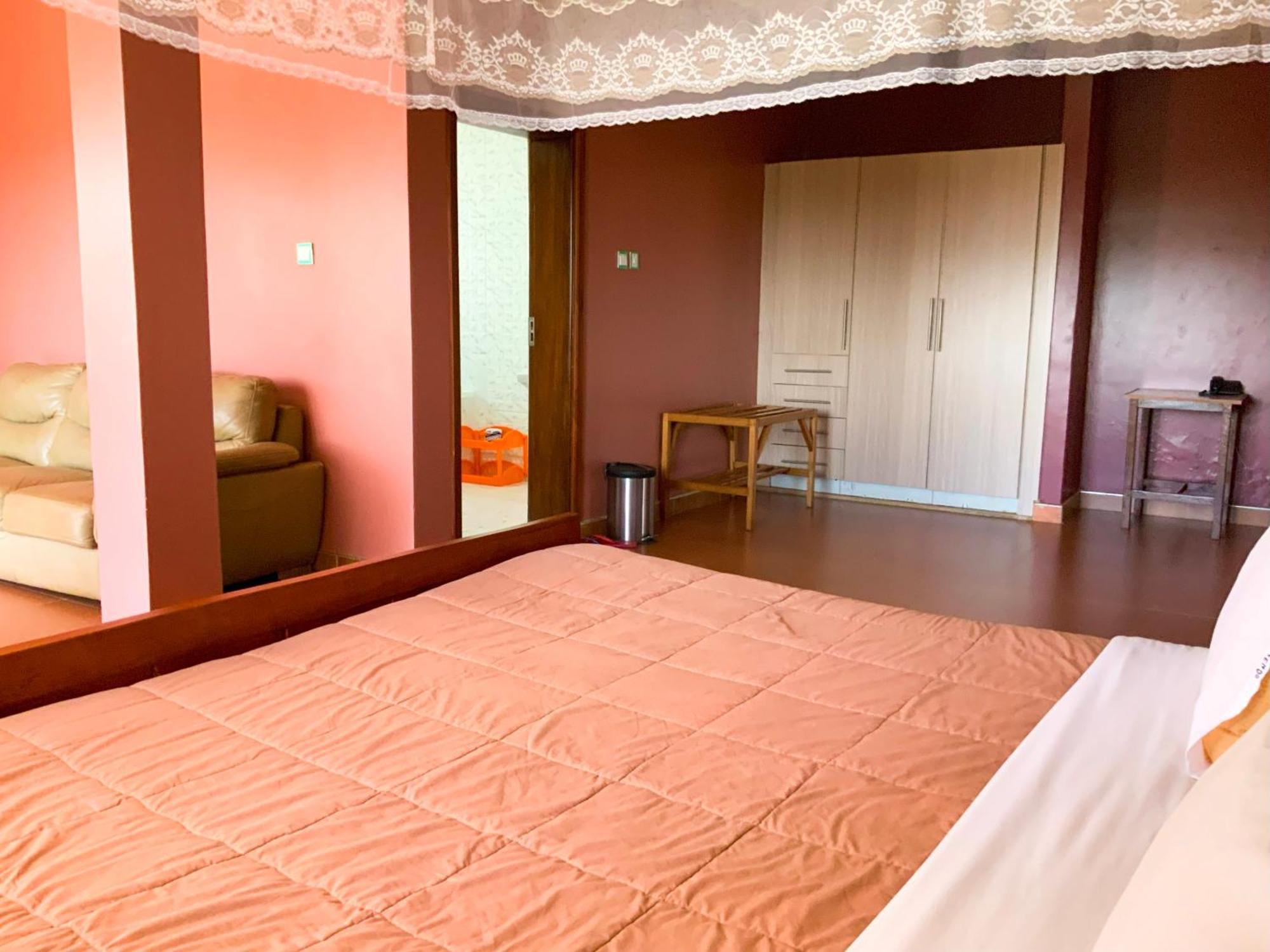 Hendo Hotel Entebbe Exterior photo