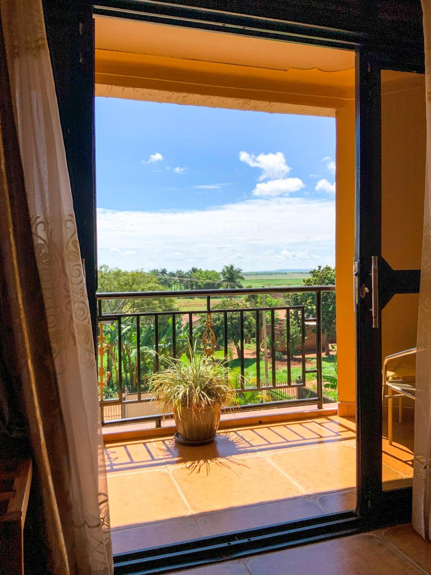 Hendo Hotel Entebbe Exterior photo
