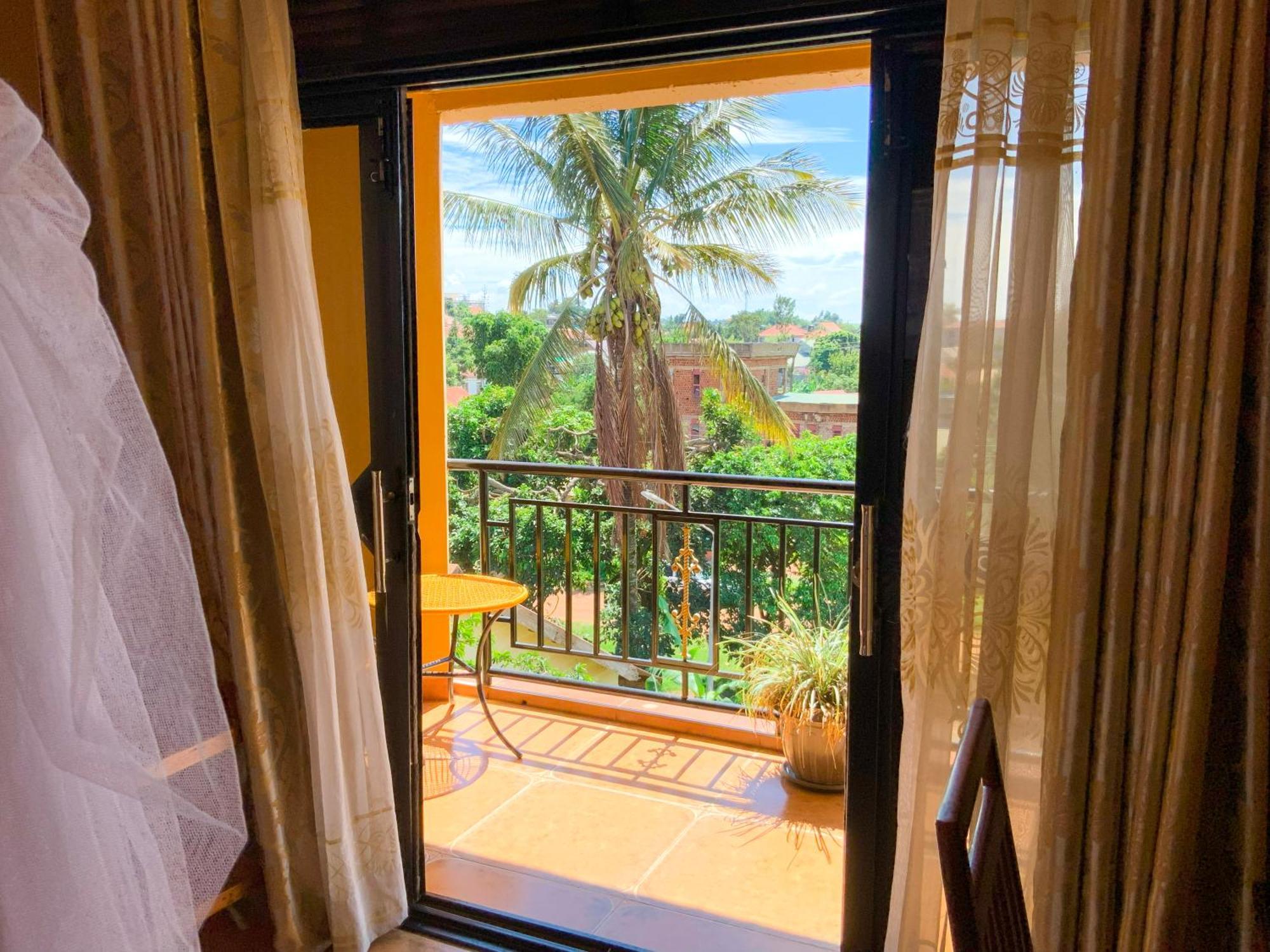Hendo Hotel Entebbe Exterior photo