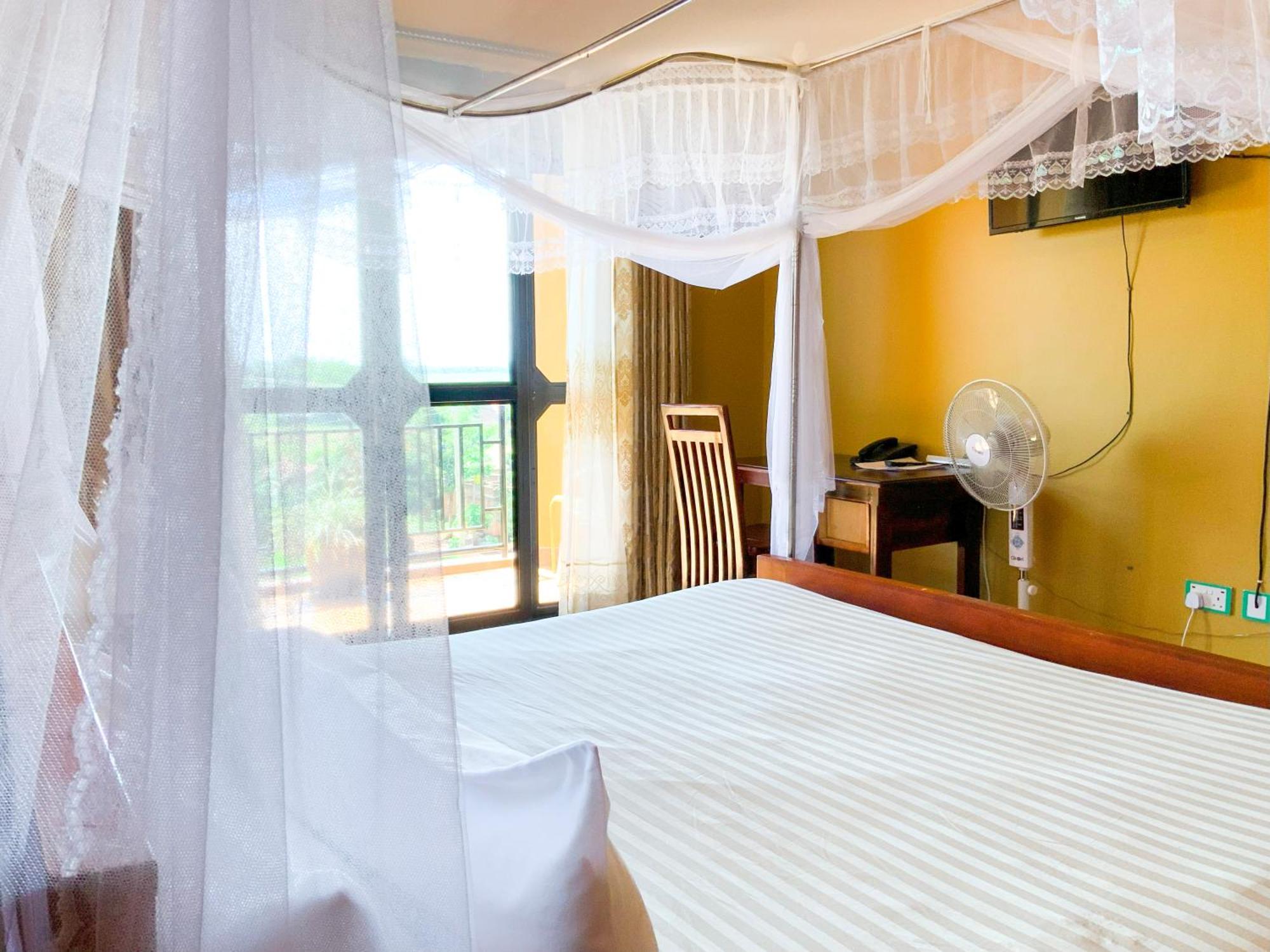 Hendo Hotel Entebbe Exterior photo
