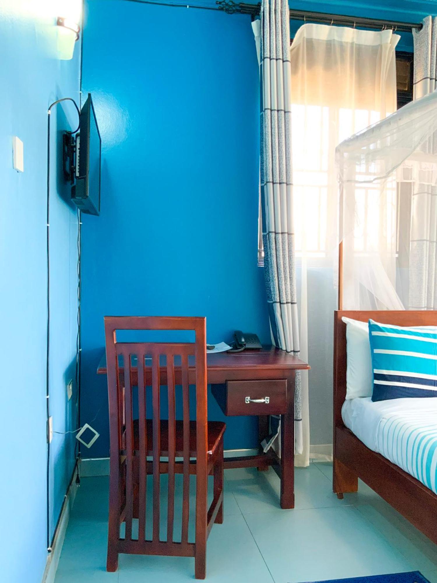 Hendo Hotel Entebbe Exterior photo