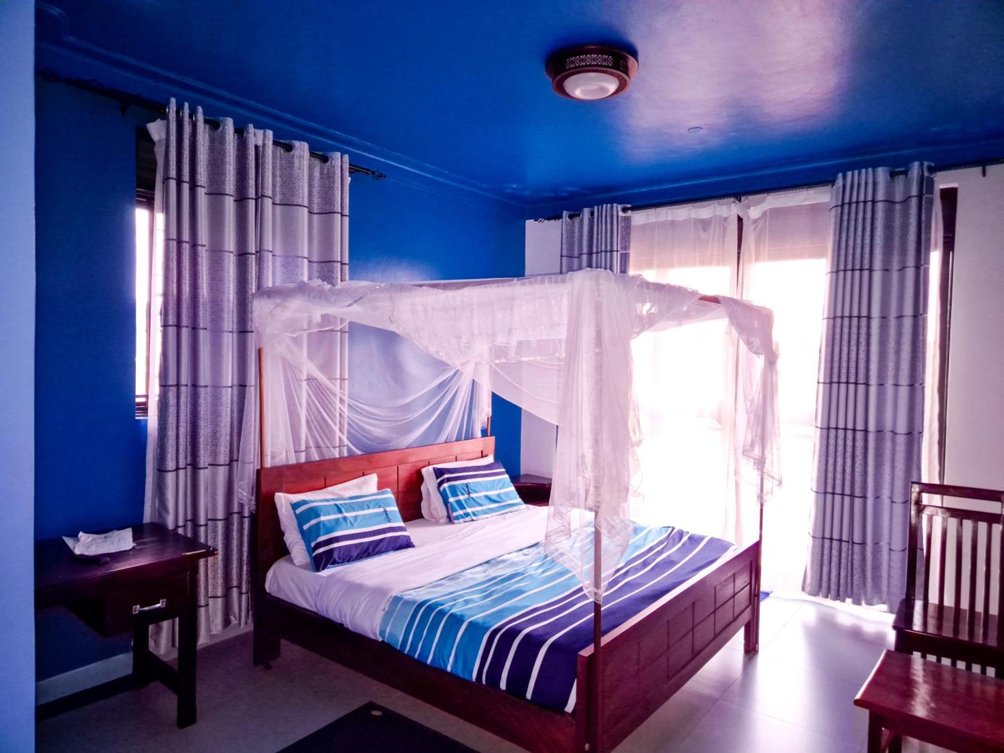 Hendo Hotel Entebbe Exterior photo